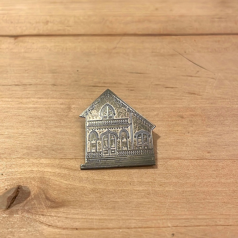 Lynda Thorp  Sterling Silver Vintage House Etched Detail Brooch Pin
